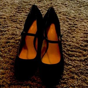 Only worn 1x. Almost brand new.